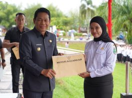 Bupati Balangan Serahkan 3.000 SK PPPK Paruh Waktu: Awal Menuju Aparatur Profesional